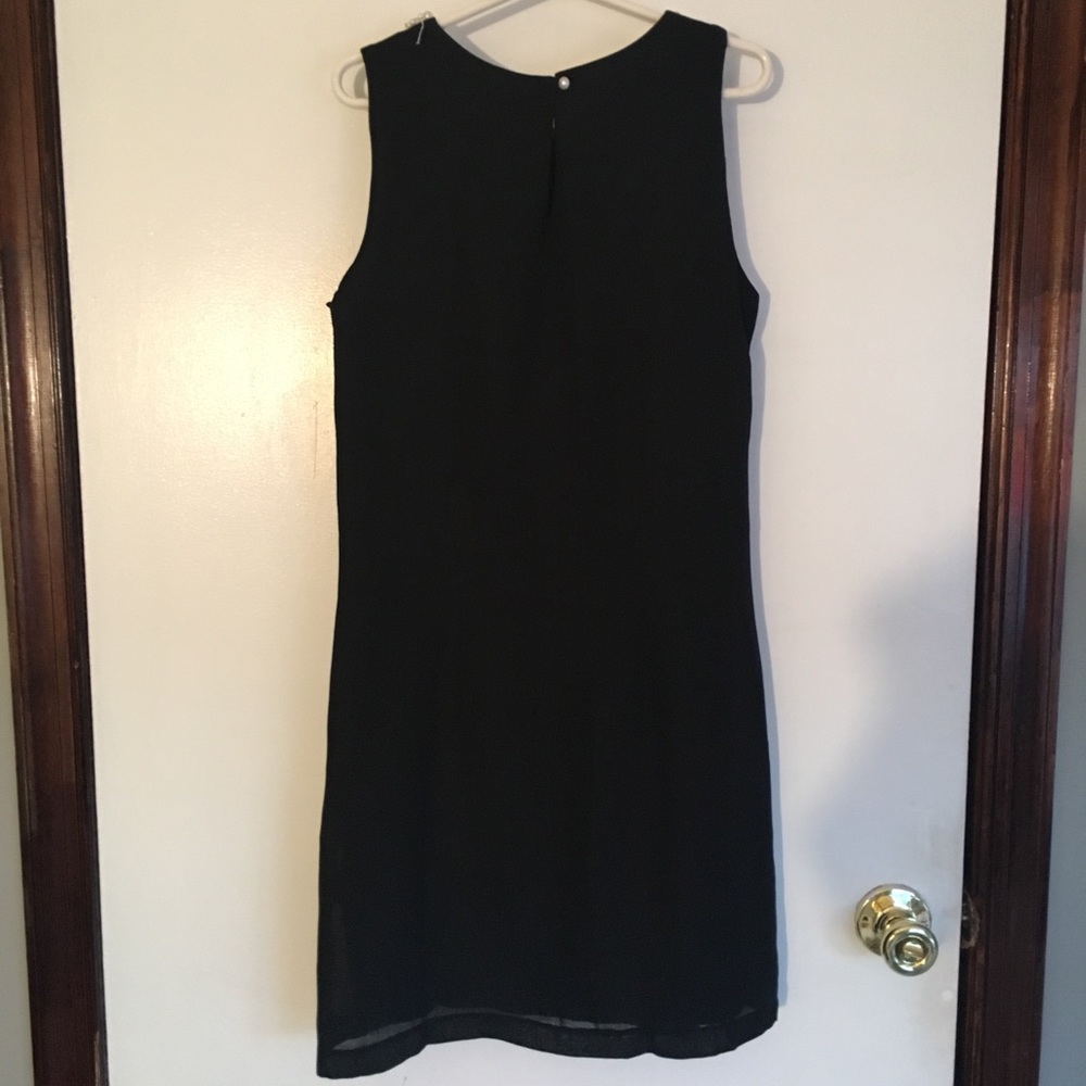 Little black dress with pearl collar - Picture 3 of 5